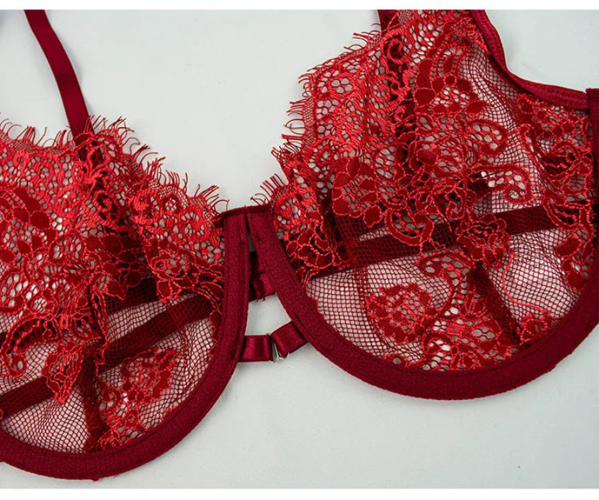 Women's Large-Size Embroidery Underwear Lace Set: Thin-Strapped Thongs and Low-Cut Bra (Eco-Friendly Materials)